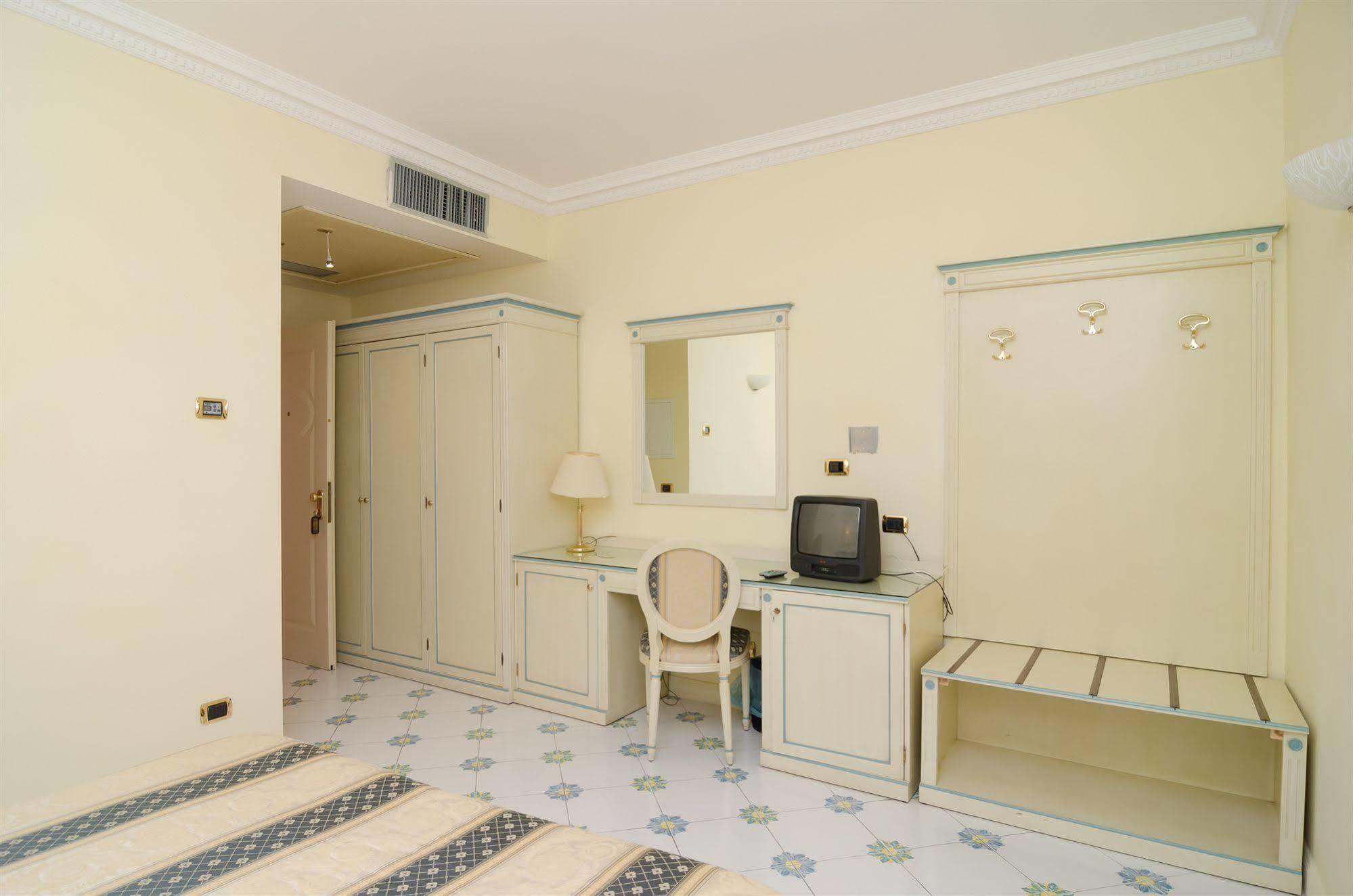 Hotel Flora Wellness & Beauty Isquia Exterior foto